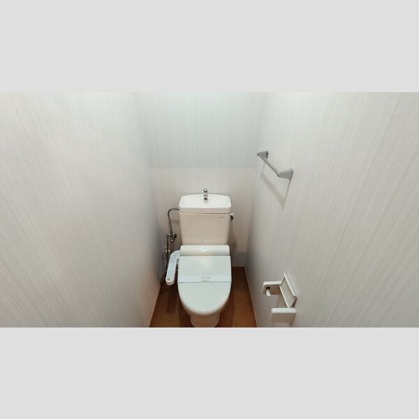 トイレ (温水洗浄暖房便座)