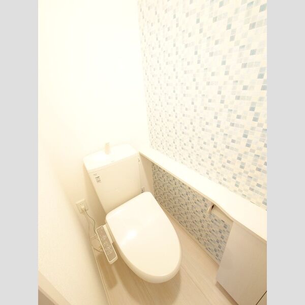トイレ (トイレ)