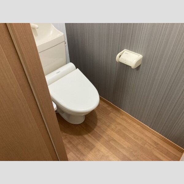 トイレ (トイレ)