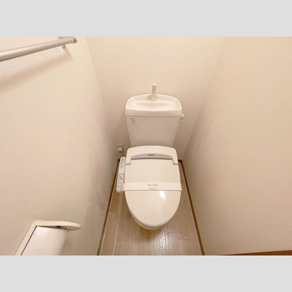 トイレ (トイレ)