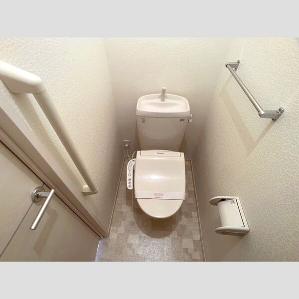 トイレ (トイレ)