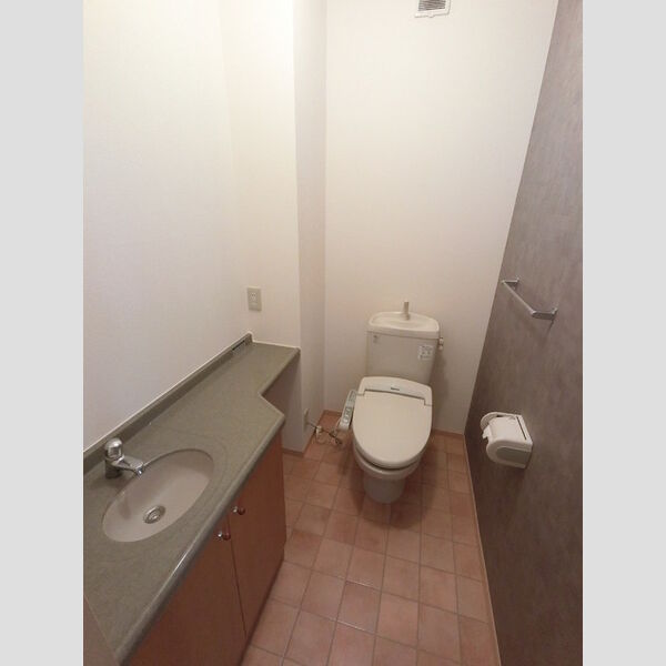 トイレ (トイレ)