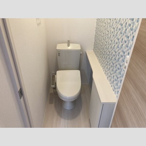 トイレ (トイレ)