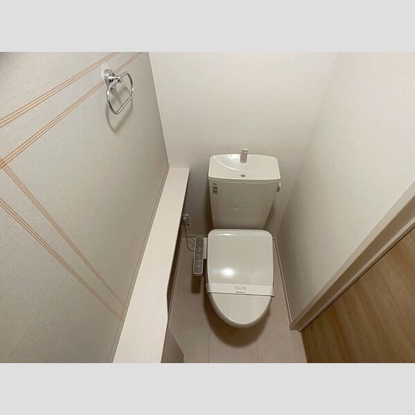 トイレ (トイレ)