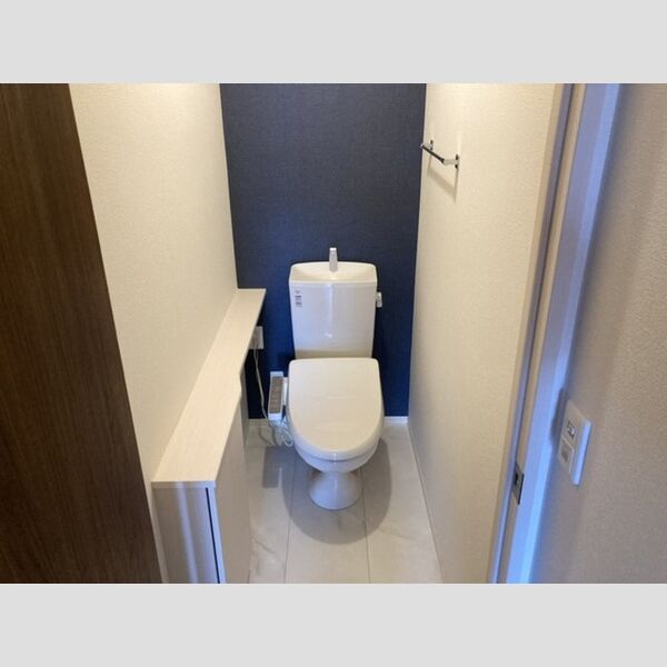 トイレ (トイレ)