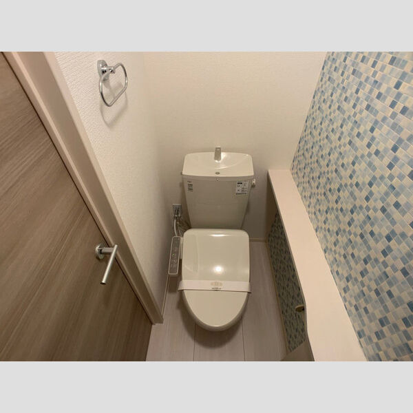 トイレ (トイレ)