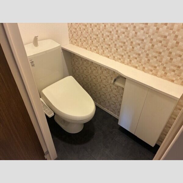 トイレ (トイレ)