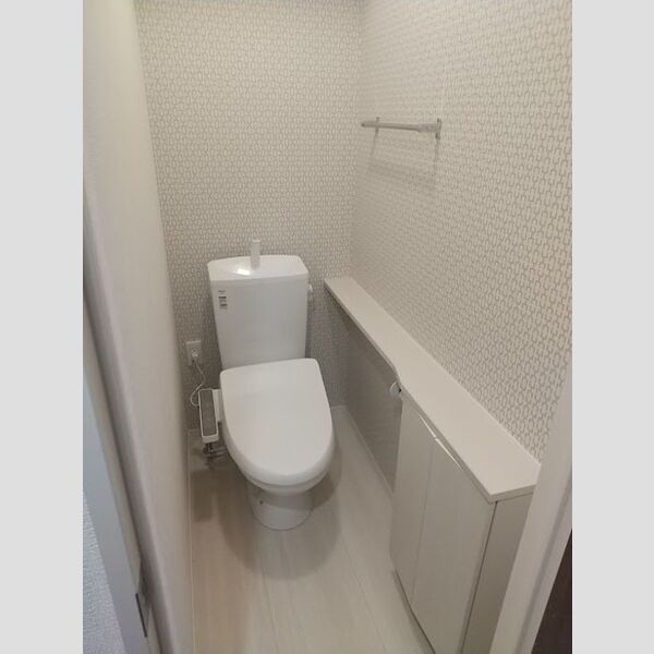 トイレ (トイレ)