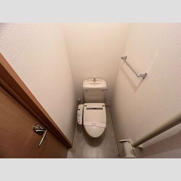 トイレ (トイレ)