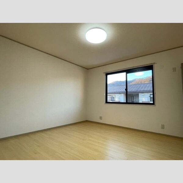 その他 (北側洋室)