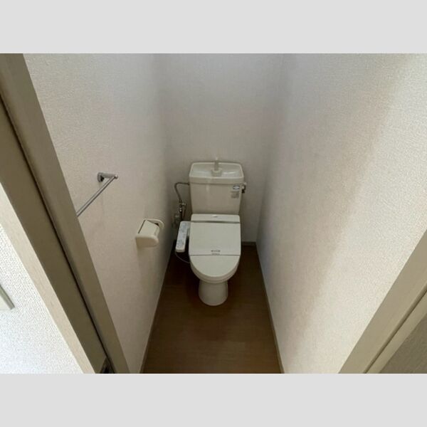 トイレ (トイレ)