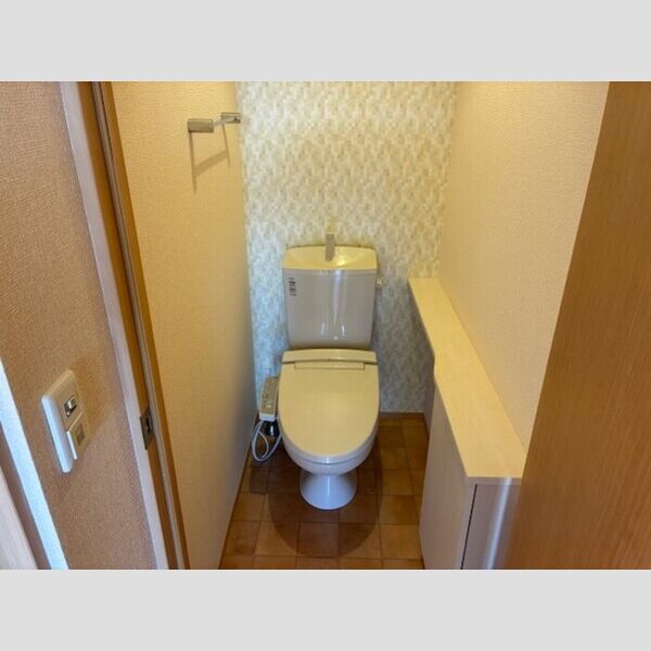 トイレ (トイレ)