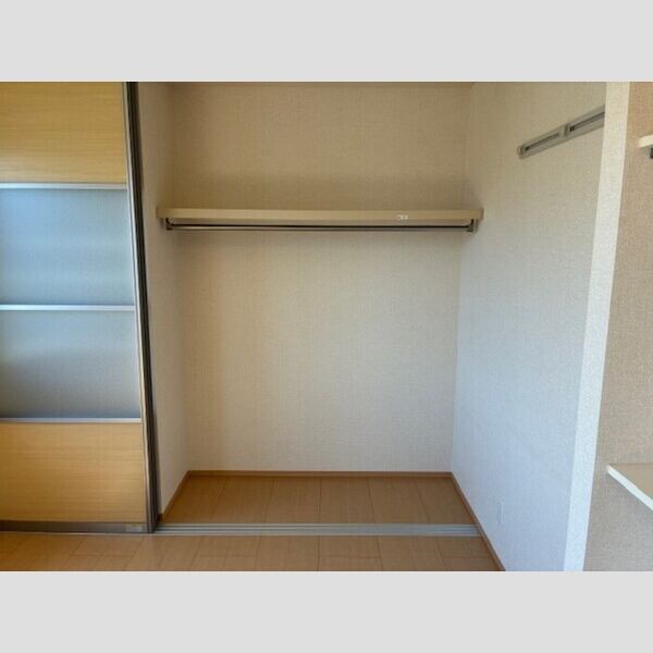 収納 (洋室　クローゼット)