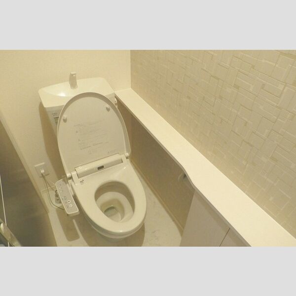 トイレ (トイレ)
