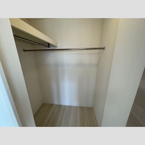 収納 (ウオークインクローゼット)