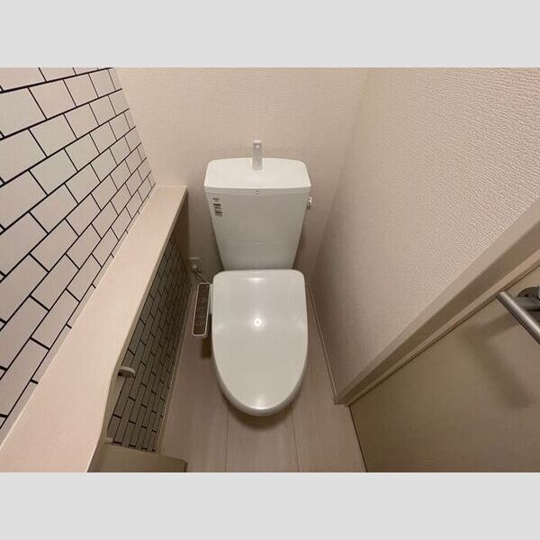 トイレ (トイレ)