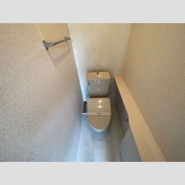 トイレ (トイレ)