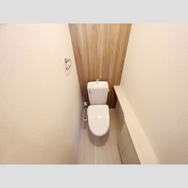 トイレ (トイレ)