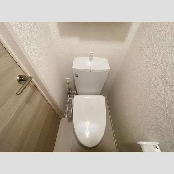 トイレ (トイレ)