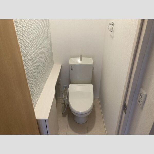 トイレ (トイレ)