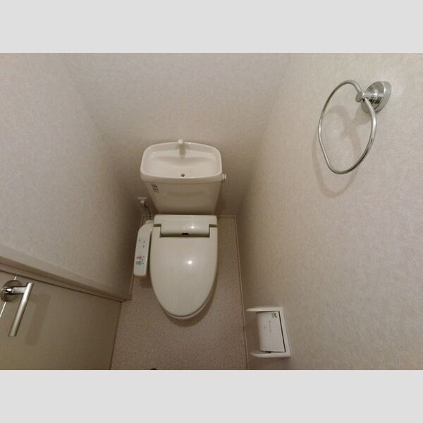 トイレ (トイレ)