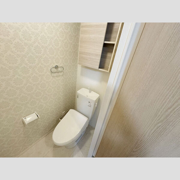 トイレ (トイレ)