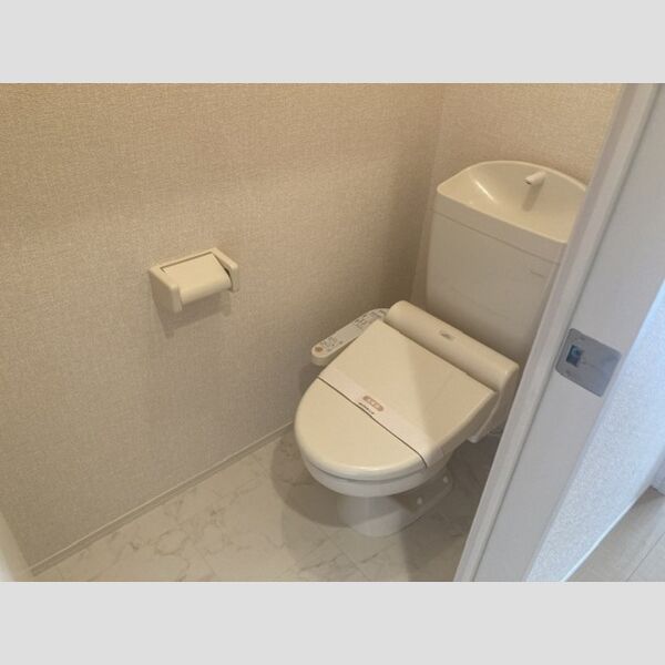 トイレ (トイレ)