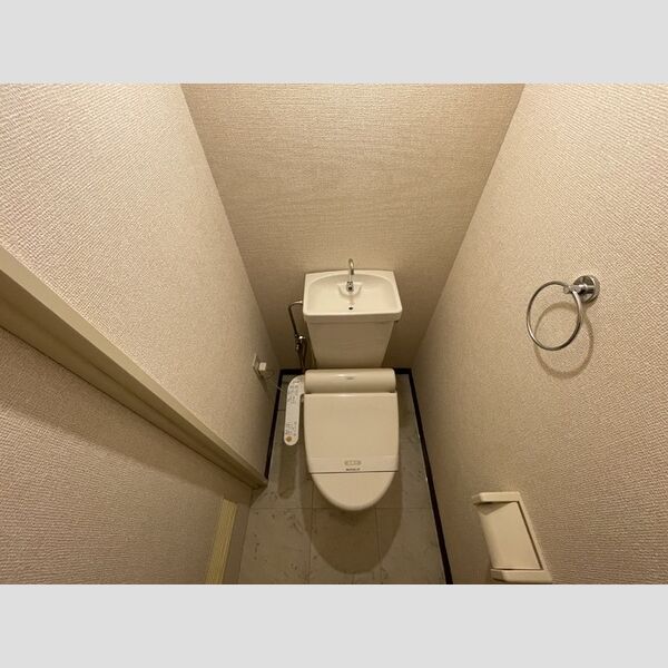 トイレ (トイレ)