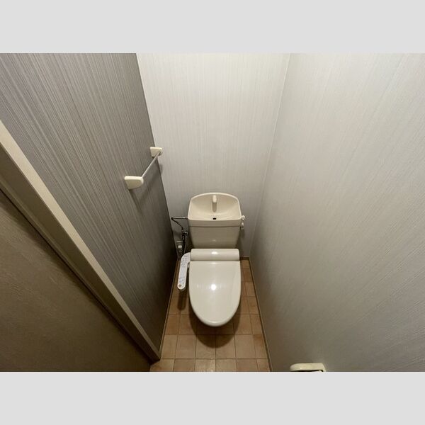 トイレ (トイレ)