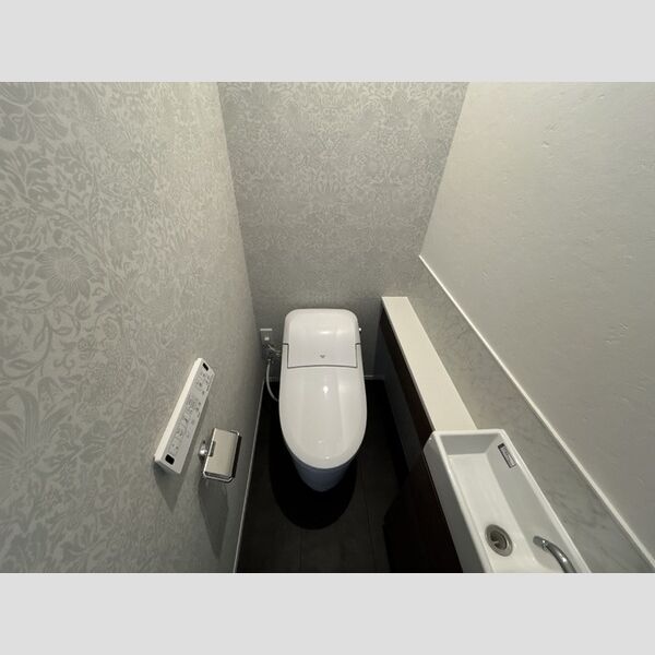 トイレ (温水洗浄暖房便座)