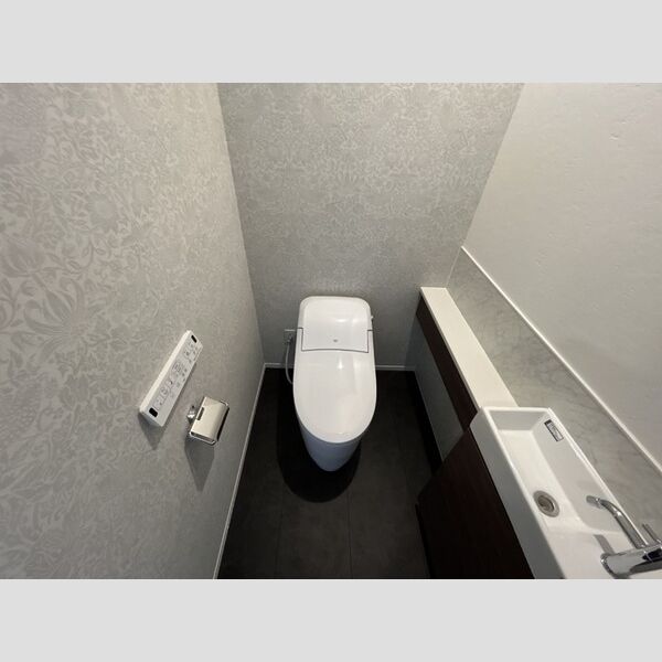 トイレ (温水洗浄暖房便座)