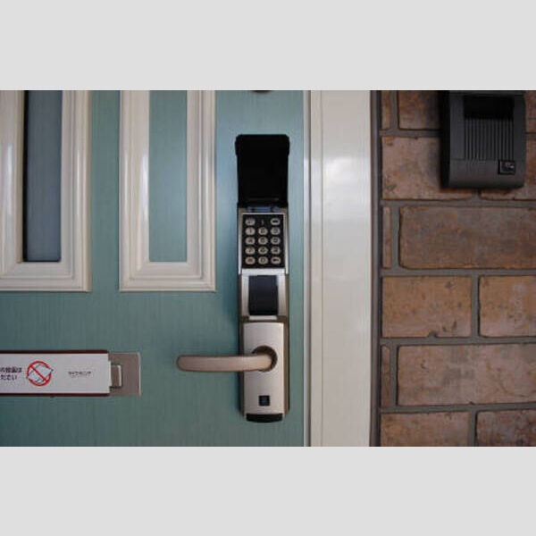 玄関 (リビングタウン三本柳C202 玄関鍵)