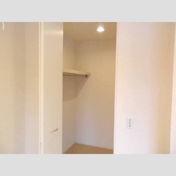 収納 (302号室 ウォークインクローゼット)