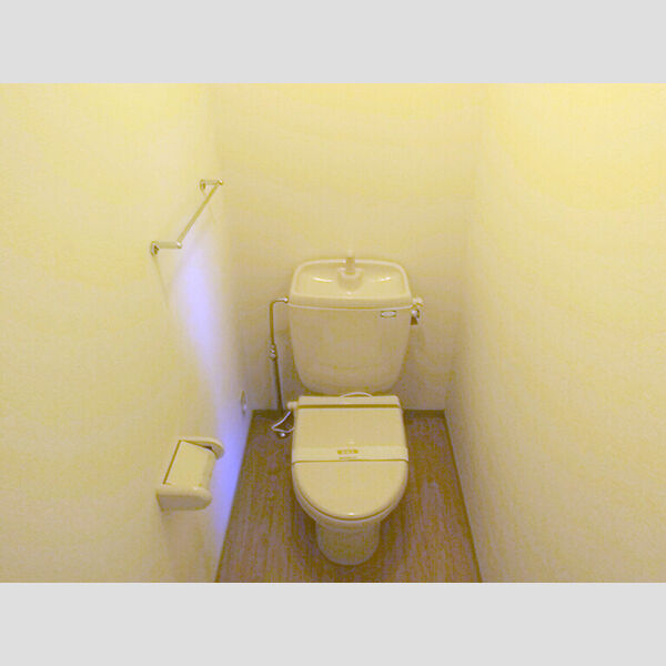 トイレ (トイレ)