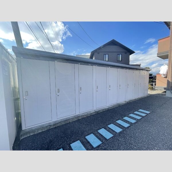 現地周辺 (室外物置)