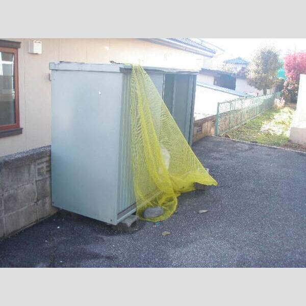 現地周辺 (ゴミ庫)