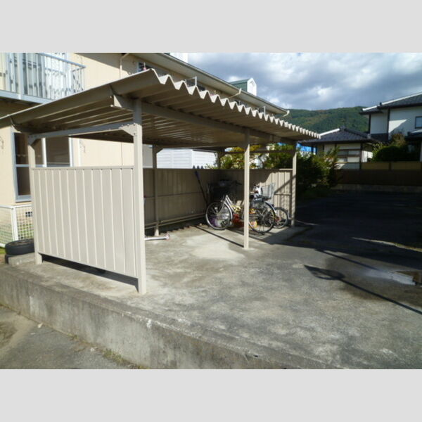 現地周辺 (駐輪場)