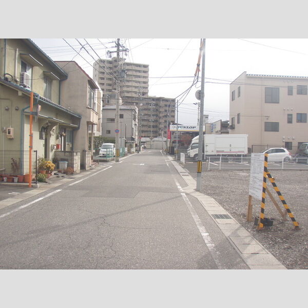 現地周辺 (東側道路)