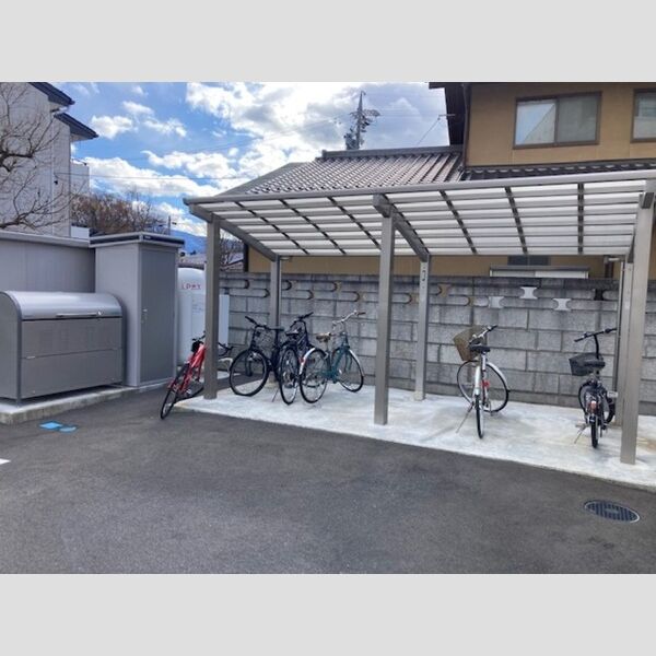 現地周辺 (駐輪場)