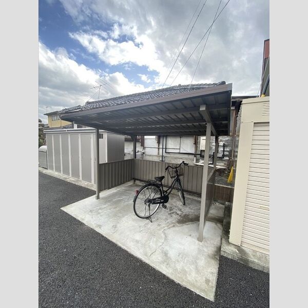 現地周辺 (駐輪場)