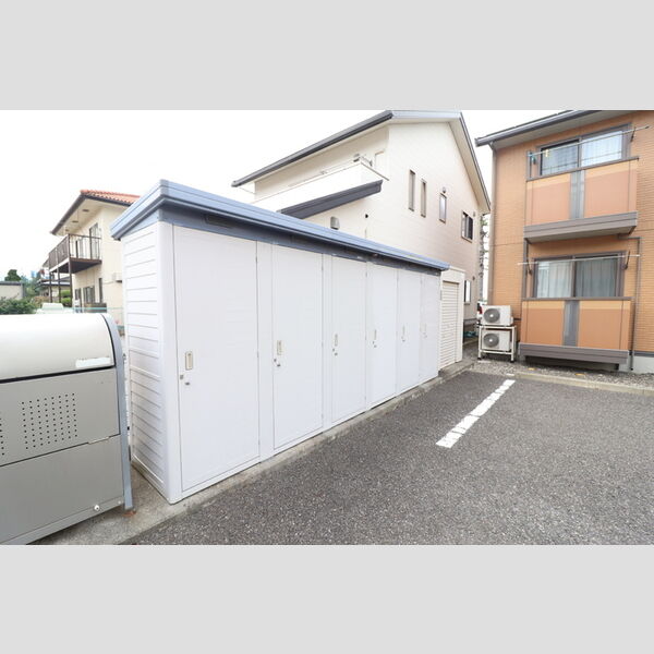 現地周辺 (物置き)