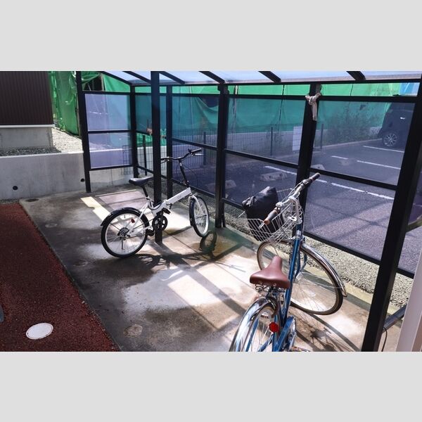 現地周辺 (駐輪場)