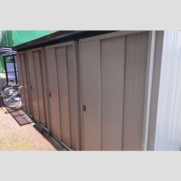 現地周辺 (物置き)