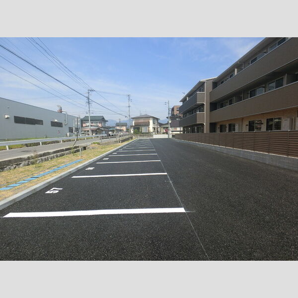 現地周辺 (駐車場)