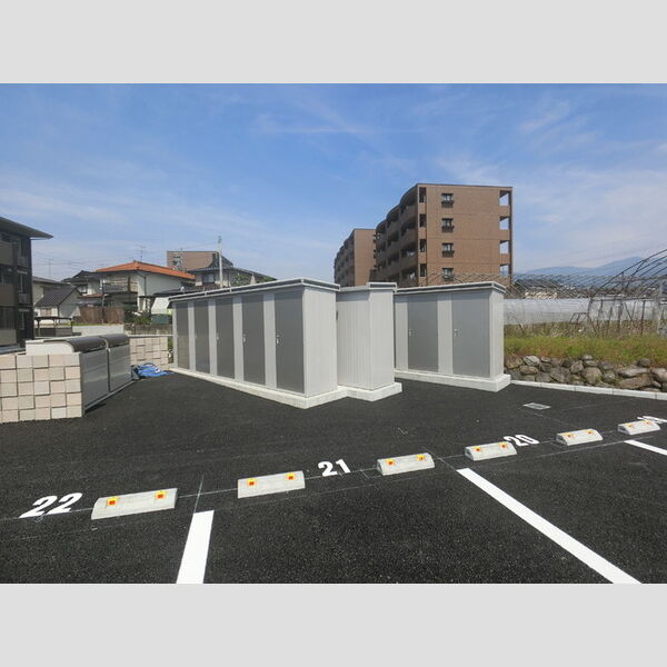 現地周辺 (室外物置・ゴミ庫)