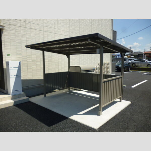 現地周辺 (駐輪場)