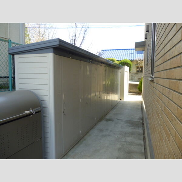 現地周辺 (B棟屋外物置)