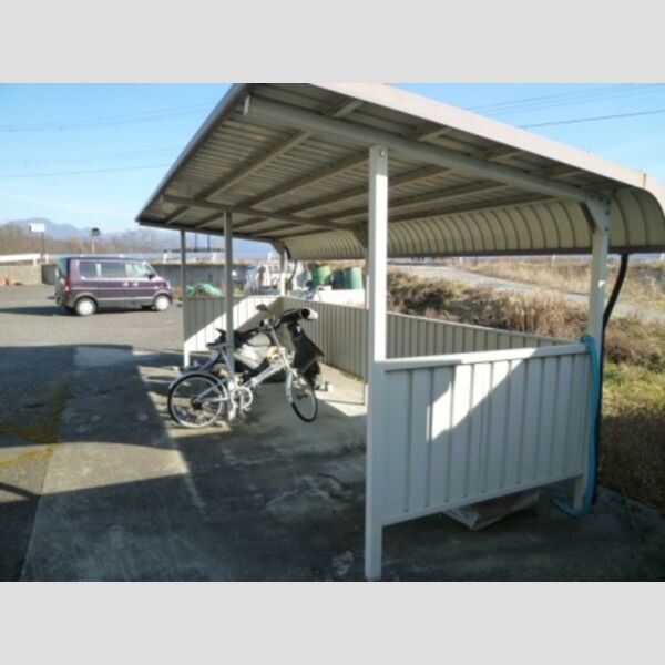 現地周辺 (駐輪場)