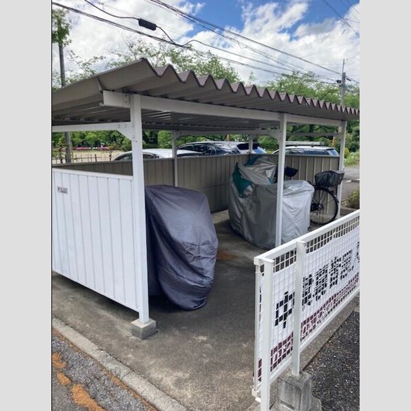 現地周辺 (駐輪場)