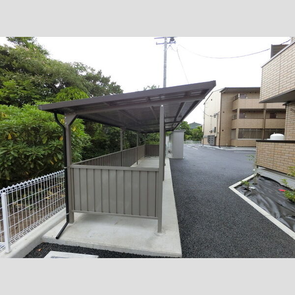 現地周辺 (駐輪場)